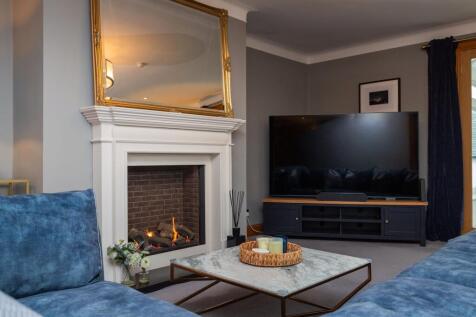 4 bed, 3 bath Detached in Glasgow - Photo 15