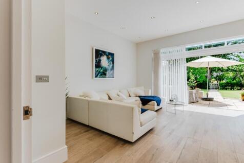 2 Manor Gardens Photos-066.jpg