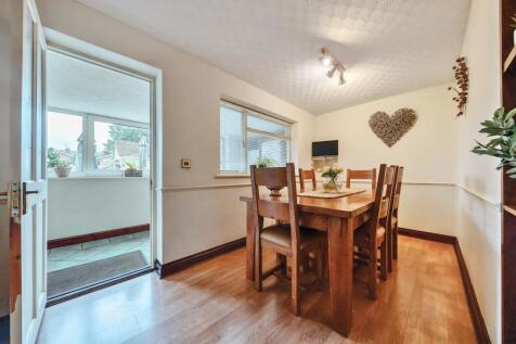 1301062-10-6835b63ff0bd1.nef