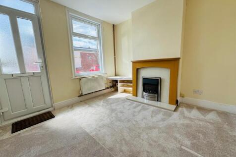 LIVING ROOM: