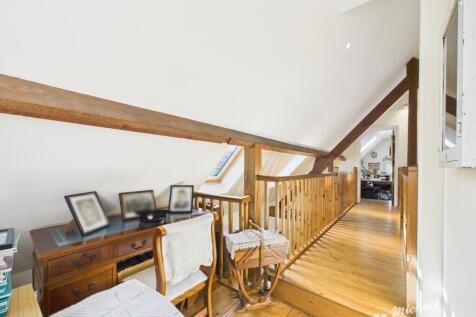 CAM02773G0-PR0357-STILL006