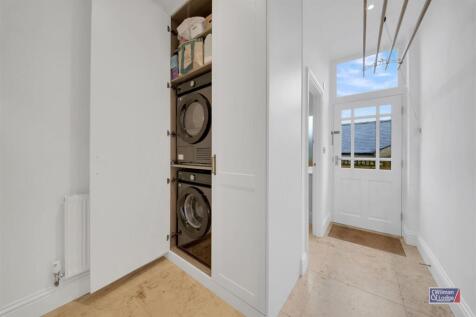 6 Bed, End Terrace, Silsden