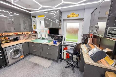 Garage/Utility Area