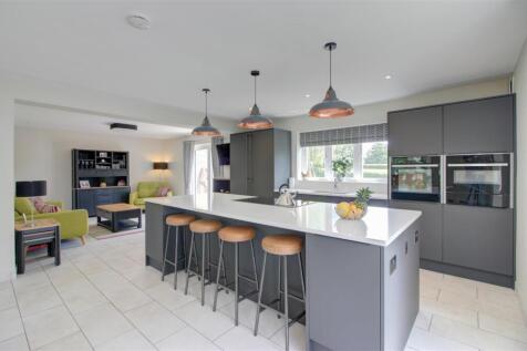 Kitchen/dining/family room