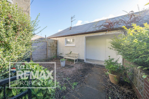 3 Bedroom Semi-Detached in EH48 1LU