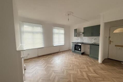 3 Bedroom Flat in BR1 5LL
