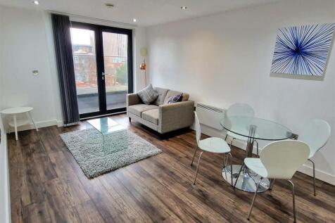 Available NOW - This beautifully presented, fully furnished two bedroom apartment is located within the Granville Lofts development. Perfectly positioned beside the canal, Granville Lofts offers resid