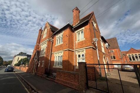 2 Bedroom Flat in NN1 3BA