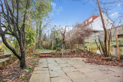 33 Bear Road gard2.JPG