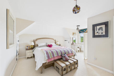 CAM01354G0-PR0516-STILL017