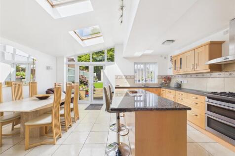 Kitchen/ Dining