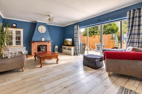 LIVING ROOM.jpg