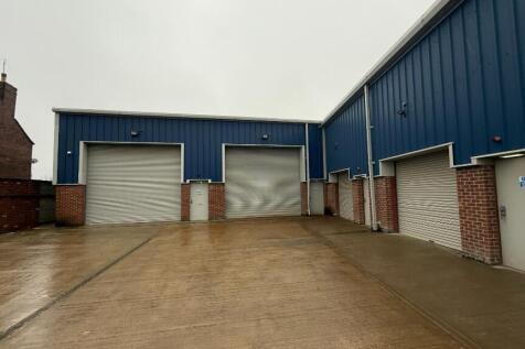 Warehouse to rent in featherstone