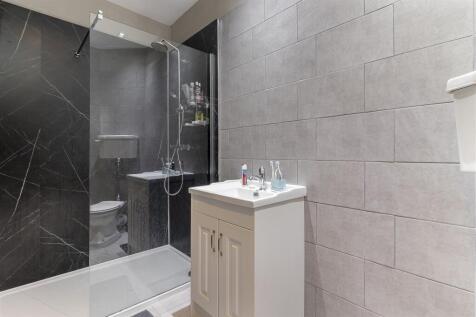 Master Bedroom Ensuite.jpg