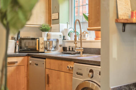 -691d990dd96f5-l-1381149-10-691cd423a73d6