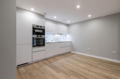 This unfurnished flat in Sydenham Avenue, London, offers a modern living space with one bedroom, one bathroom, and a reception area. The property features a sleek kitchen with integrated appliances an