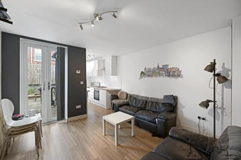 5 Bedroom House in S11 8NU