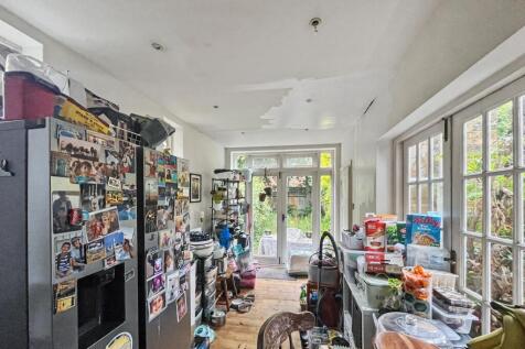 8 Clavering Avenue, Barnes, London, SW13 8DY