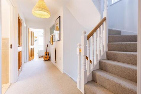 1 Boleyn Row (13).jpg