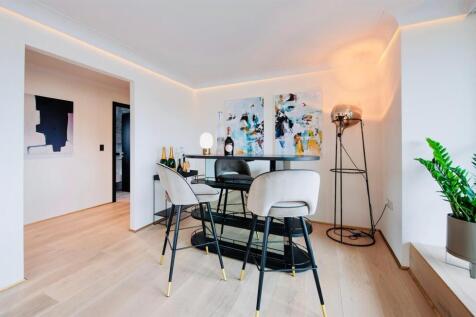 5 bed, 4 bath Apartment in Manchester - Photo 6