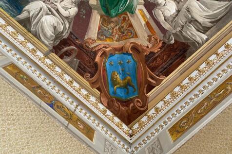 trompe-l&#39;oeil statue