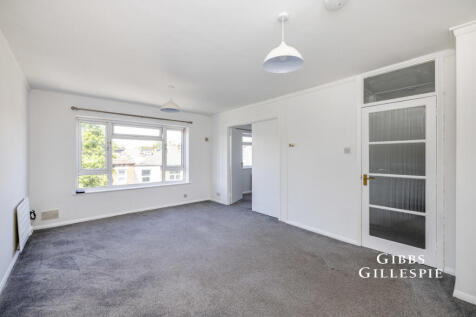 **No Deposit Option available for tenants, greater protection for landlords** Very well presented TWO bedroom Second floor with one reception rooms and ideally situated within easy reach of Northfield