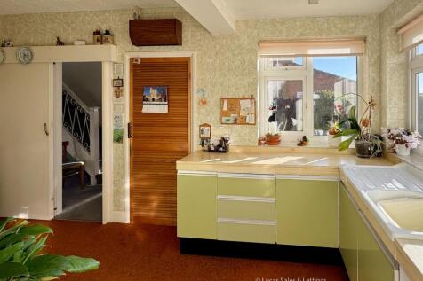 86 Harborough Rd Desborough-8.jpg