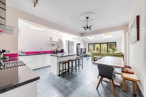 17 Lyncroft Gardens-8.jpg