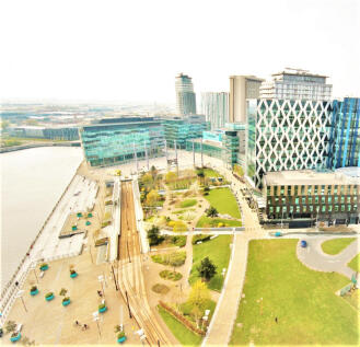 Situated in the heart of the popular waterside district, home of Media City, this impressive property is walking distance to bars, restaurants & the metro link into Manchester city centre.