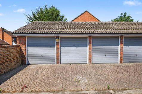16 Sands Way, Woodford Green, IG8 8EJ