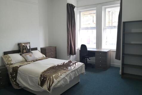 10) 2 Heathcote Street Bedroom.jpg