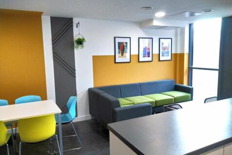 | £166 pppw inc bills | Room A Available | Student Only | Available for 26/27 Academic Year | Tenancy Start Date: 01/09/2026 | Next to Five Ways Station | Open-Plan Living | Super-Fast Wi-Fi | HIGH ST