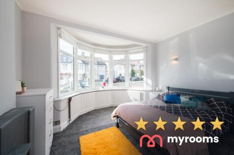 Stylish Double Room with Private Garden Views | 5 Mins to Tube