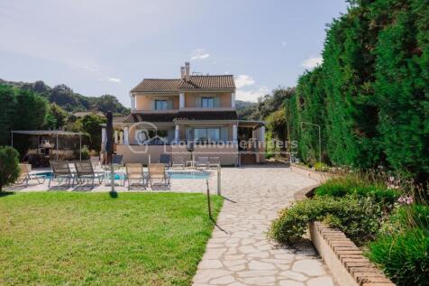 Front garden to house