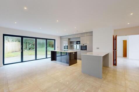 4 Bedroom Detached in HG2 7AE