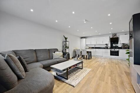 Lounge to Kitchen.jpg