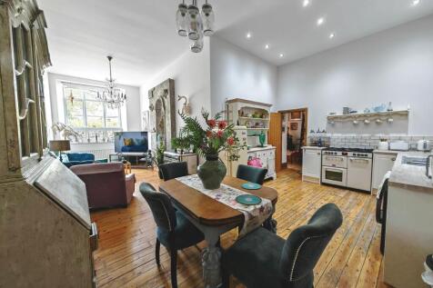 Lounge/Dining Area &amp; Kitchen