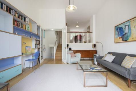 Positioned on a quiet street in Canonbury, Islington, this three bedroom house benefits from a south facing garden, a private drive and garage, and is split over two floors. Cleverly designed to maxim