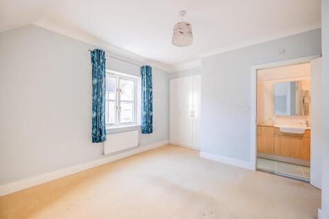 bedroom 1 and ensuite.jpg