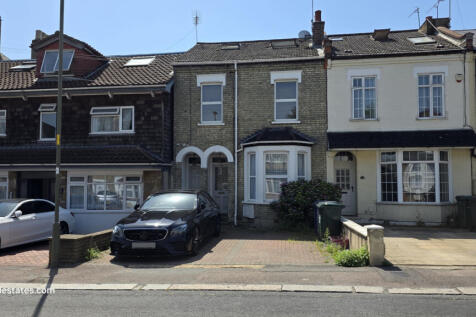 1 Bedroom Garden Maisonette for sale Victoria Roa