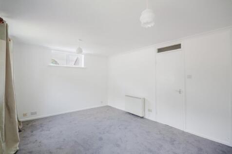 37 Cedar Court 10.jpg