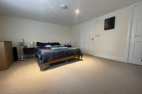 Bedroom (Main)