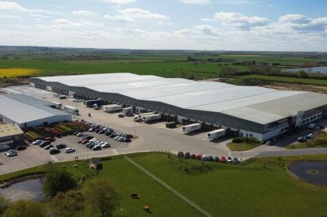 Light Industrial to rent in north cave