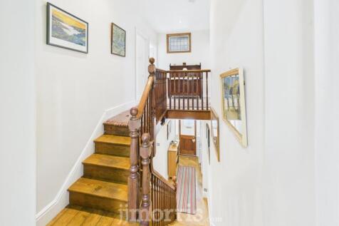 Three Quarter Landing