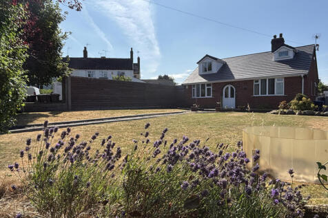 Spacious Four-Bedroom Detached Dormer Bungalow wi