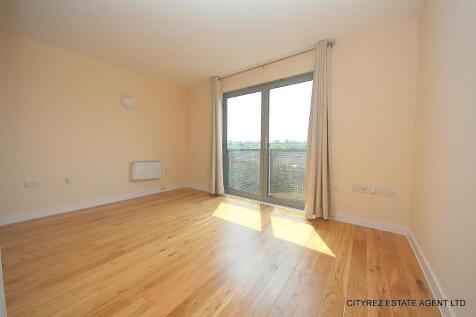 A well presented one bedroom apartment situated in the ever popular OneSE8 Development.