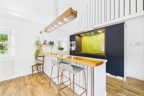 CAM03481G0-PR0098-STILL006