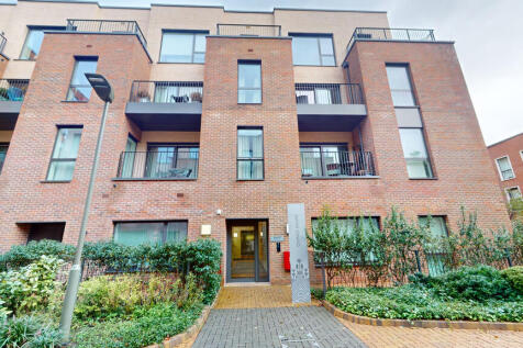 Heaven Estate Agent present a two bedroom luxury apartment in Colindale.
