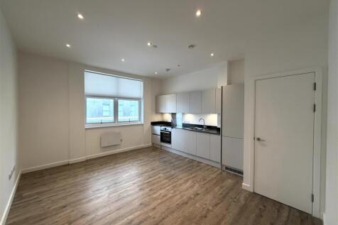 Living Room pic 3.jpeg