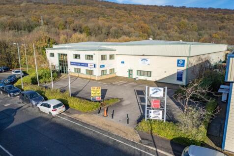 Distribution Warehouse to rent in elland